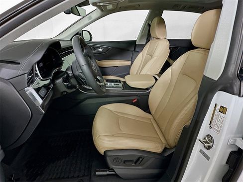 Used 2025 Audi Q8 Premium Plus w/ Premium Plus Package image 8