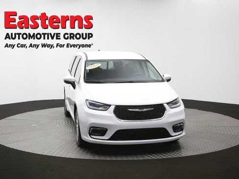 Used 2023 Chrysler Pacifica Touring-L FWD image 52