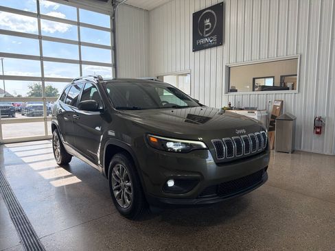 Used 2020 Jeep Cherokee Latitude Plus w/ Cold Weather Group AWD/4WD image 6