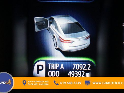 Used 2017 Toyota Avalon Limited image 3