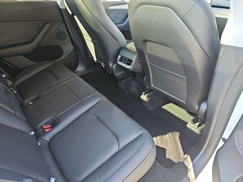 Used 2024 Tesla Model Y Long Range image 11