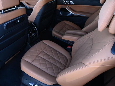 Certified 2025 BMW X7 xDrive40i w/ Executive Package image 10