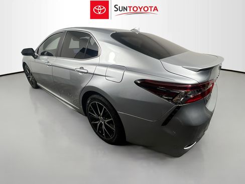 Used 2021 Toyota Camry SE FWD image 6
