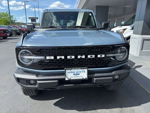 New 2025 Ford Bronco Outer Banks w/ Black Appearance Package AWD/4WD image 2