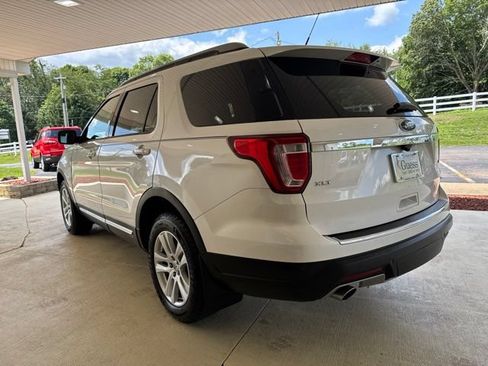 Used 2018 Ford Explorer XLT w/ Equipment Group 202A AWD/4WD image 9
