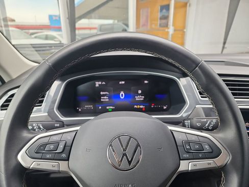 Used 2024 Volkswagen Tiguan SE AWD/4WD image 20
