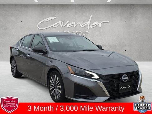 Used 2024 Nissan Altima 2.5 SV FWD image 2