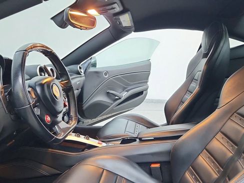 Used 2018 Ferrari California T image 18