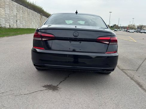 Used 2021 Volkswagen Passat 2.0T SE image 4