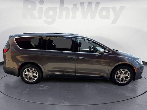 Used 2020 Chrysler Pacifica Limited FWD image 6