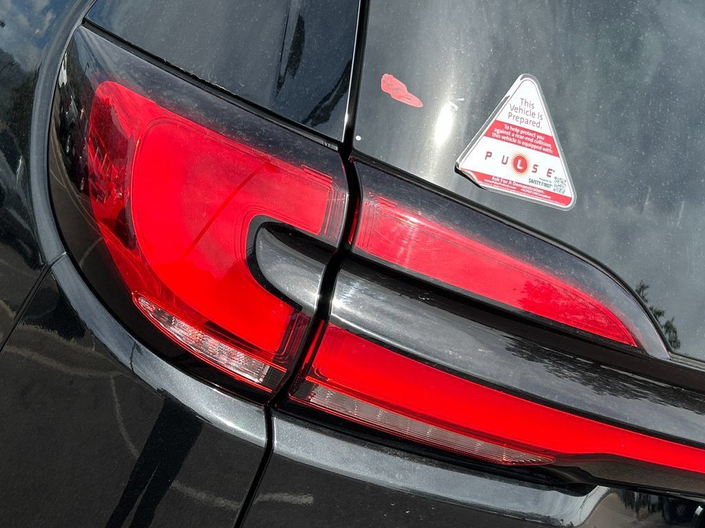 Used 2024 Chrysler Pacifica Touring-L FWD image 25