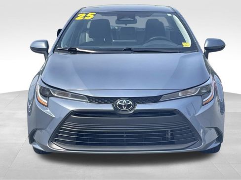Used 2025 Toyota Corolla LE image 8