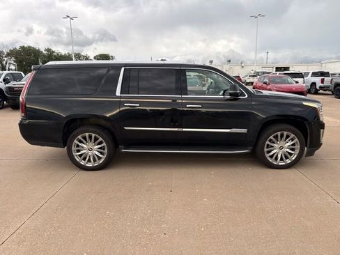Used 2016 Cadillac Escalade ESV Premium AWD/4WD image 2
