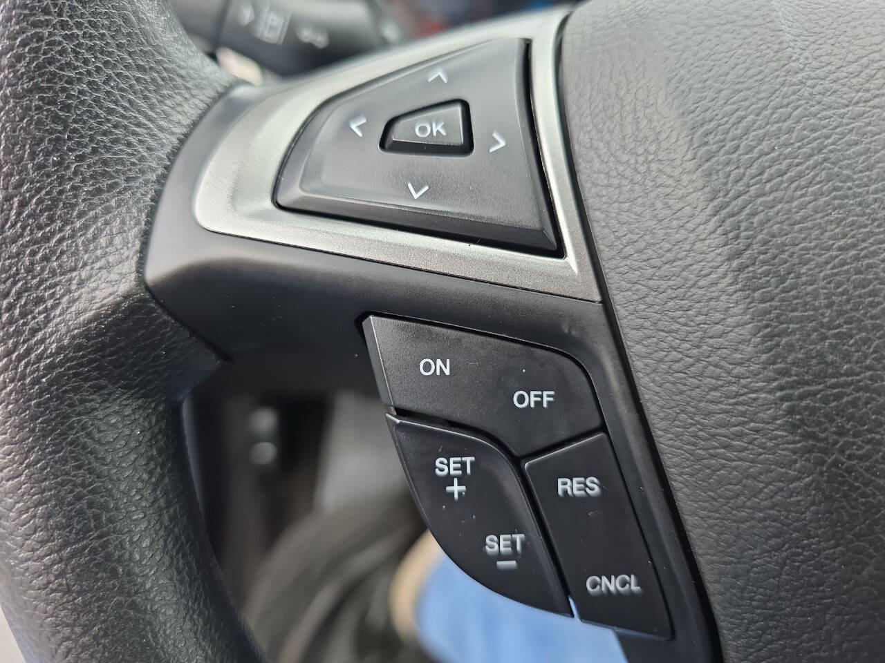 Used 2018 Ford Fusion SE FWD image 16