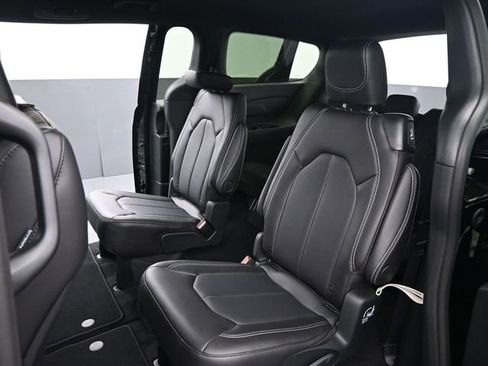 New 2025 Chrysler Voyager LX image 13