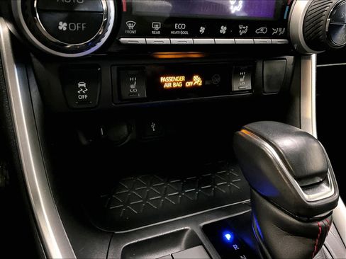 Used 2021 Toyota RAV4 SE image 27