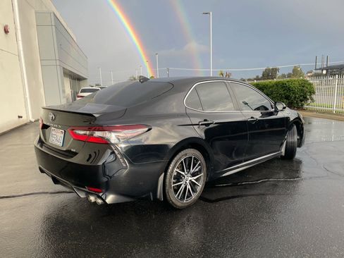 Used 2023 Toyota Camry SE image 5