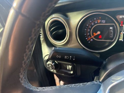 Used 2023 Jeep Gladiator Overland image 24