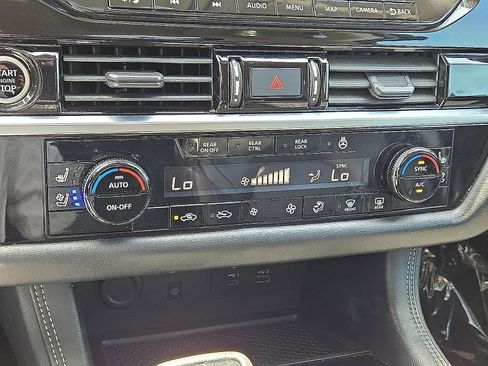 Used 2023 Nissan Pathfinder Platinum w/ Black Appearance Package FWD image 28