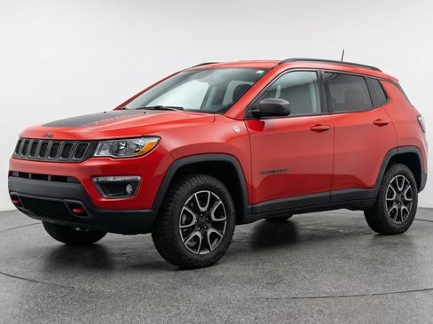 Used 2025 Jeep Compass Trailhawk AWD/4WD image 3