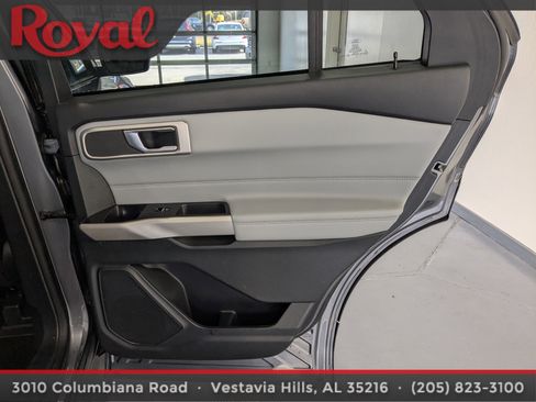 Used 2021 Ford Explorer XLT w/ Equipment Group 202A image 9