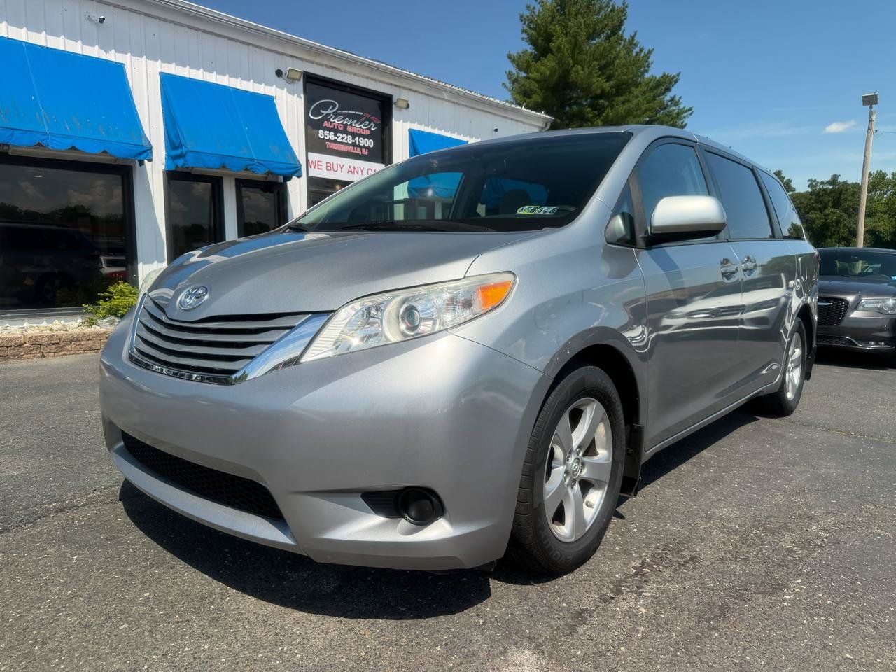 Used 2017 Toyota Sienna LE FWD image 1