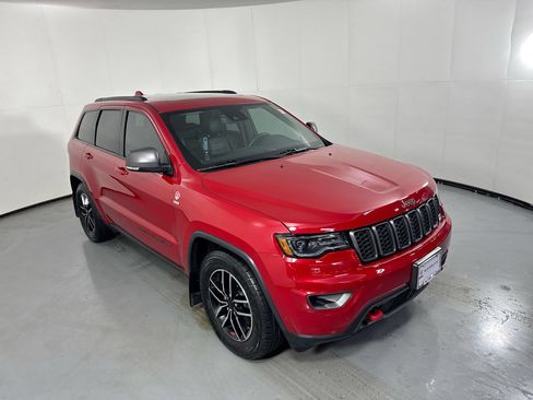 Used 2019 Jeep Grand Cherokee Trailhawk w/ Trailhawk Luxury Group AWD/4WD image 29