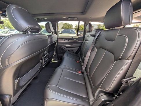 New 2025 Jeep Grand Cherokee Limited w/ Black Appearance Package image 12