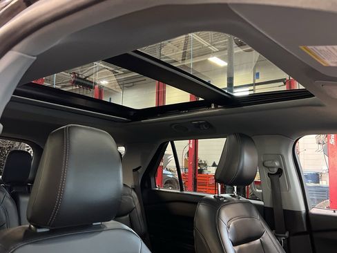 Used 2022 Ford Explorer XLT w/ Equipment Group 202A image 29