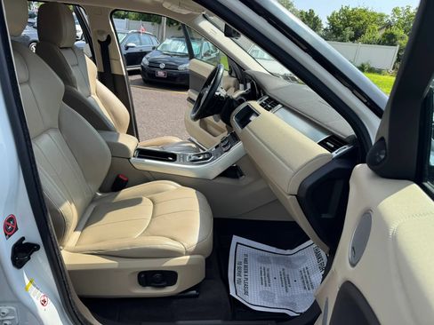Used 2017 Land Rover Range Rover Evoque SE AWD/4WD image 27