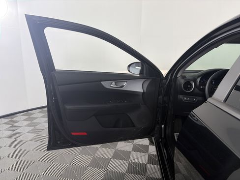 Certified 2023 Kia Forte LXS w/ LXS Technology Package image 13