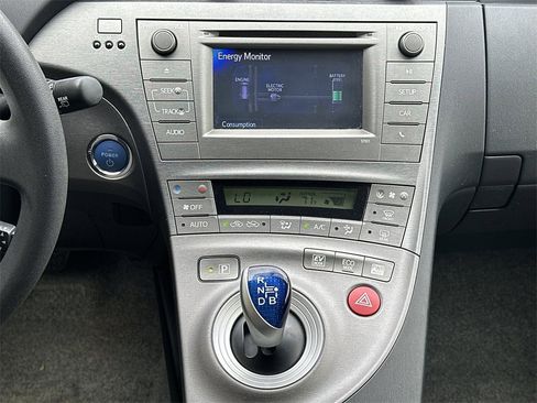 Used 2014 Toyota Prius Two image 27