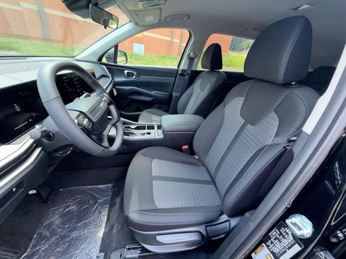 New 2026 Kia Sorento LX FWD image 23
