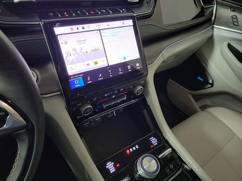 Used 2023 Jeep Grand Cherokee L Overland w/ Advanced Protech Group III image 18