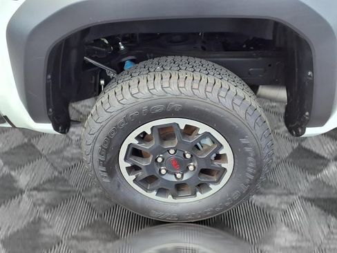 Used 2025 Toyota Tacoma TRD Off-Road AWD/4WD image 21