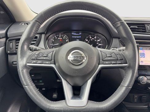 Used 2017 Nissan Rogue SV w/ SV Premium Package image 19