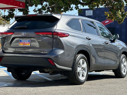 Used 2023 Toyota Highlander LE AWD/4WD image 4