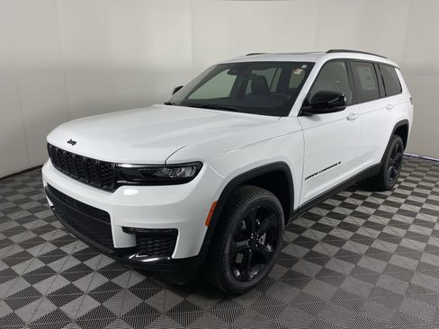 New 2025 Jeep Grand Cherokee L Limited w/ Black Appearance Package image 11