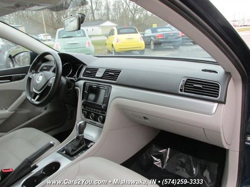 Used 2019 Volkswagen Passat 2.0T Wolfsburg image 21