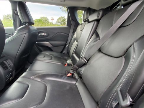 Used 2019 Jeep Cherokee Limited image 5