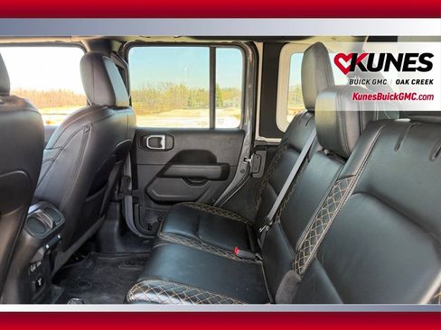 Used 2022 Jeep Wrangler Unlimited Sahara image 4