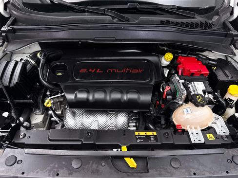 Used 2020 Jeep Renegade Latitude FWD image 9