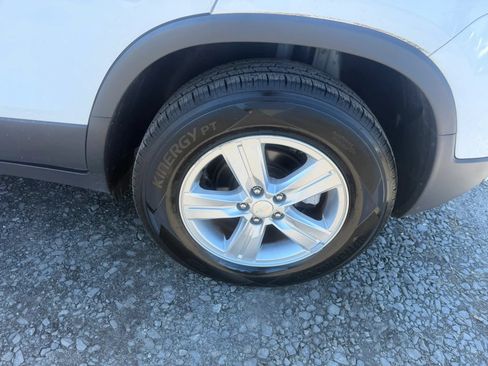 Used 2020 Chevrolet Trax LT AWD/4WD image 9