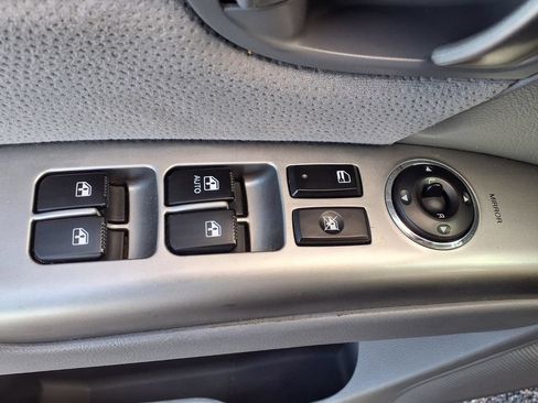 Used 2012 Hyundai Santa Fe SE FWD image 6