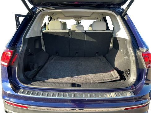 Used 2022 Volkswagen Tiguan SE w/ Panoramic Sunroof Package image 16