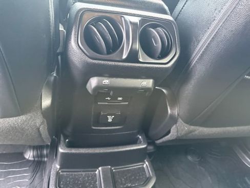 Used 2019 Jeep Wrangler Unlimited Sahara image 20