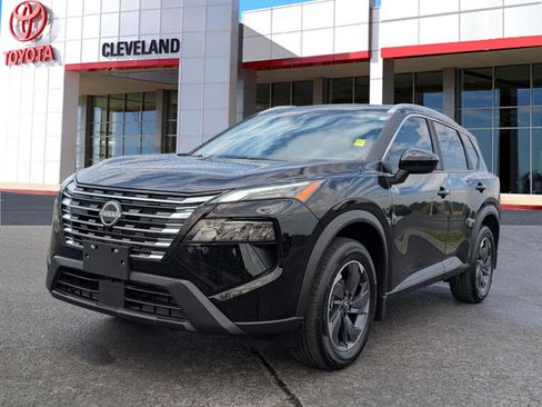 Used 2026 Nissan Rogue SV w/ SV Premium Package image 5