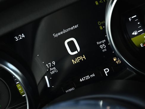 Used 2022 Jeep Wrangler Unlimited Sahara w/ Cold Weather Group image 23