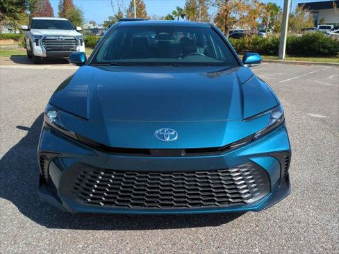 Certified 2025 Toyota Camry SE image 9