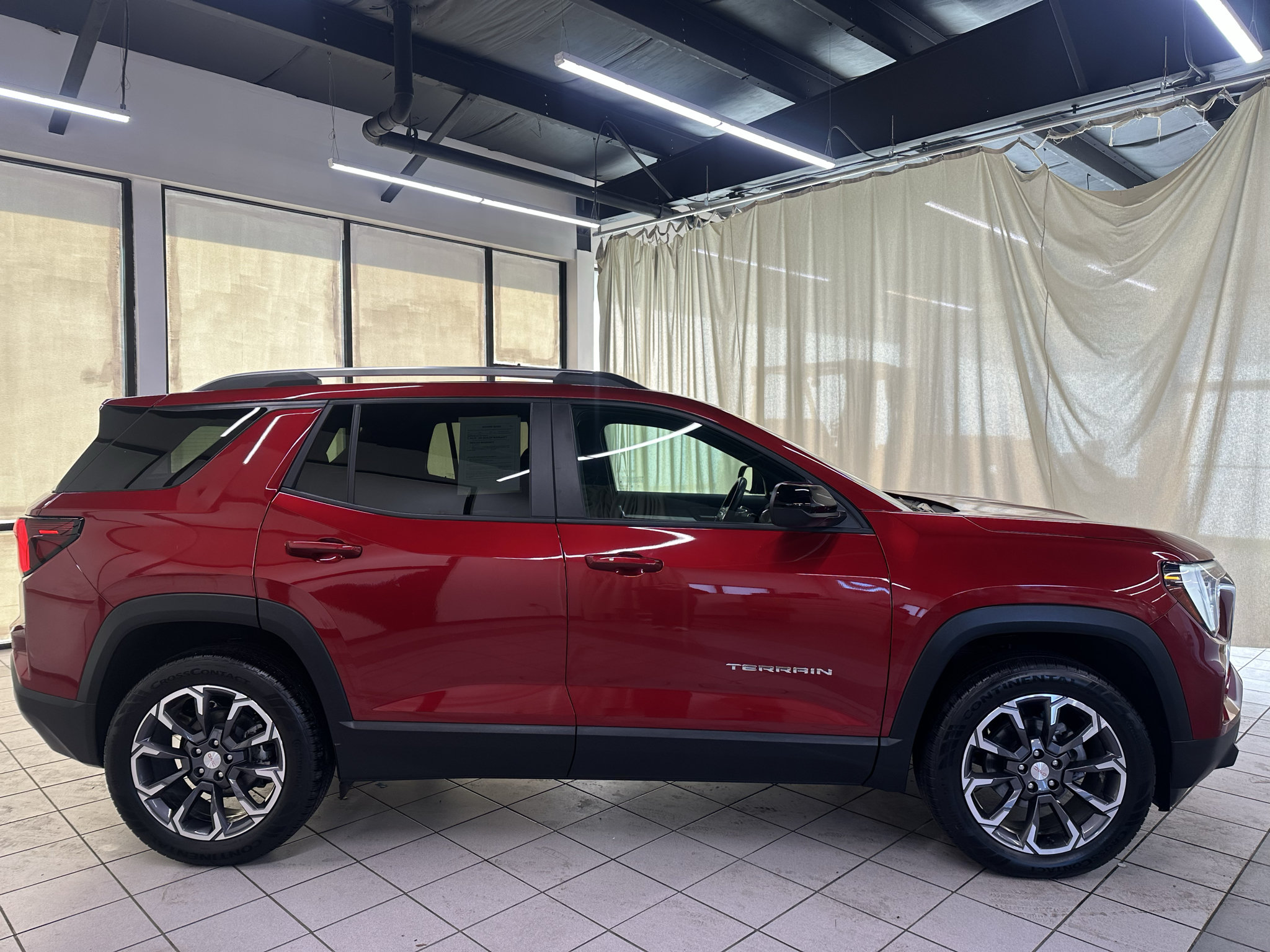 Certified 2025 GMC Terrain Elevation w/ Elevation Premium Package AWD/4WD image 3
